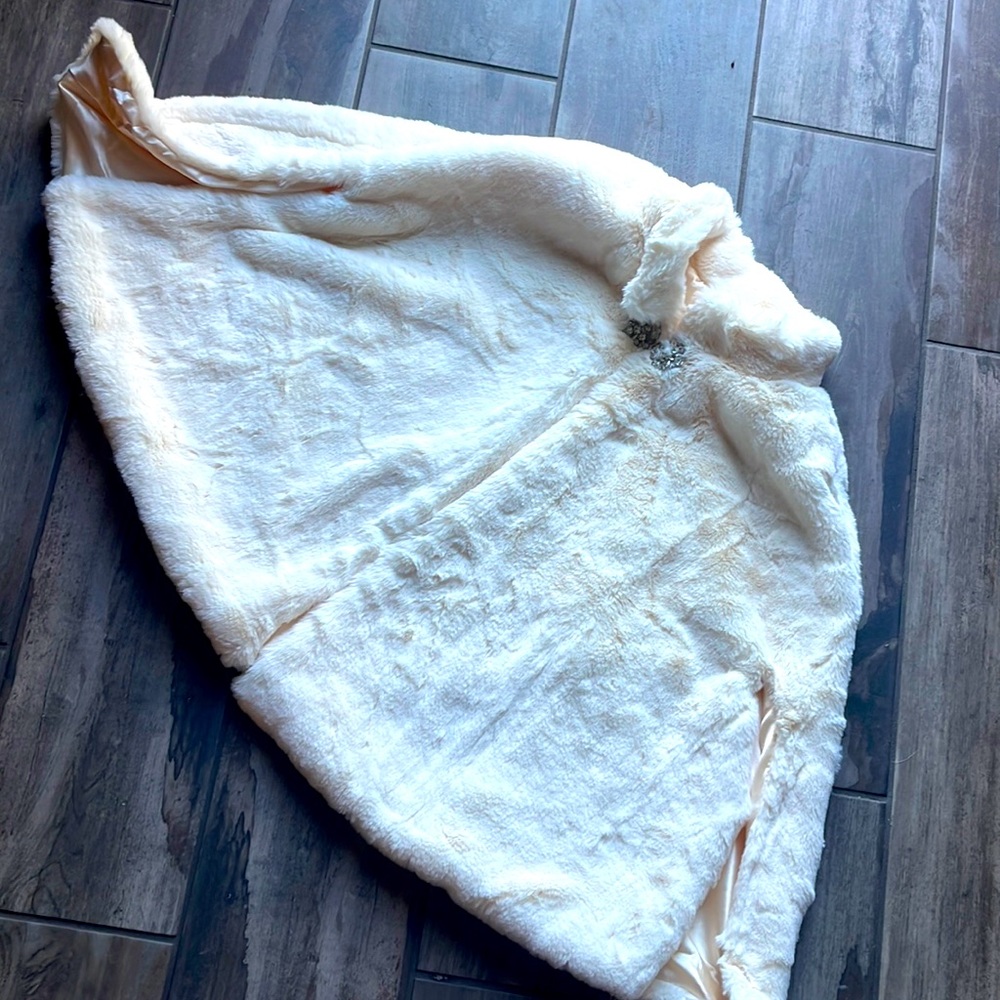 Ivory fur shawl
